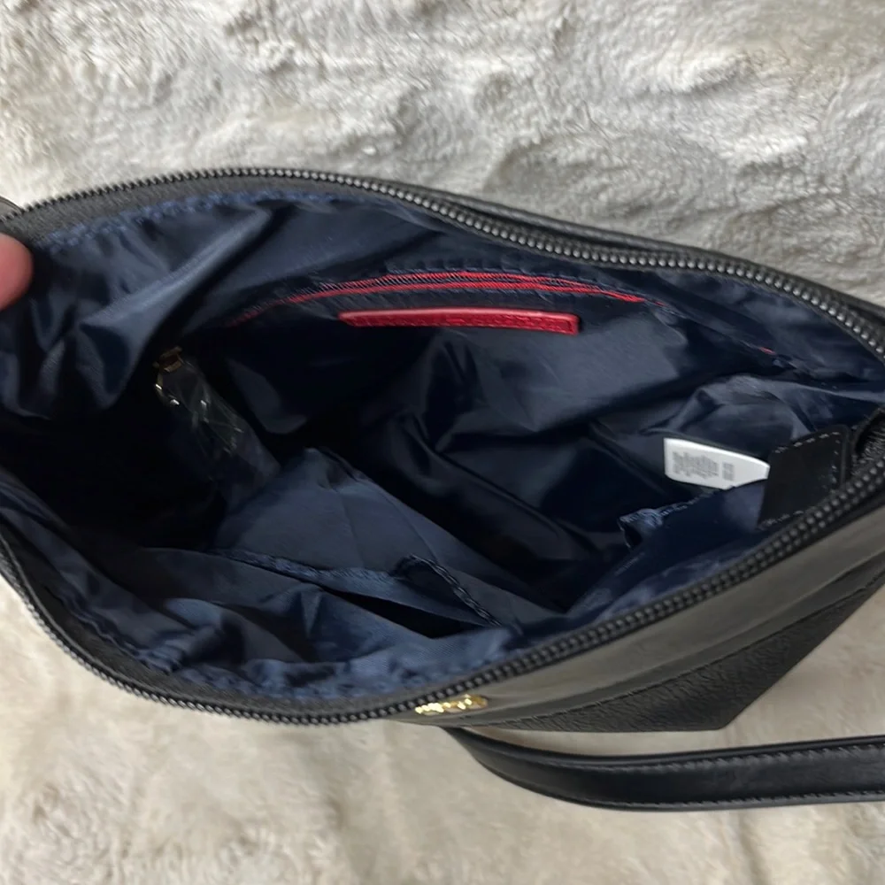 Tommy Hilfiger black crossbody with gold detail. Pouch card holder included - Picture 10 of 12